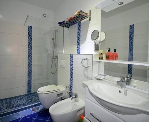Světlá nemovitost v oblasti Poreč s bazénem a 4 apartmány - pic 13