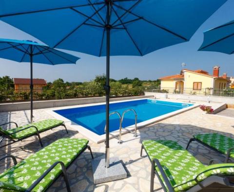 Reasonably priced villa in Kaštelir-Labinci with swimming pool - pic 2