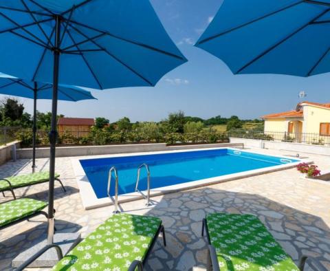 Villa à prix raisonnable à Kaštelir-Labinci avec piscine - pic 3