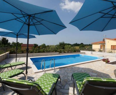 Villa à prix raisonnable à Kaštelir-Labinci avec piscine - pic 6