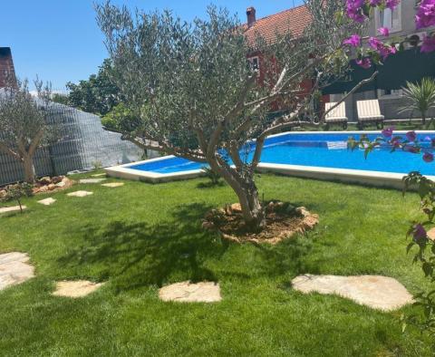 Villa jumelée à Bol sur l'île de Brac à seulement 300 mètres de la mer avec piscine - pic 5