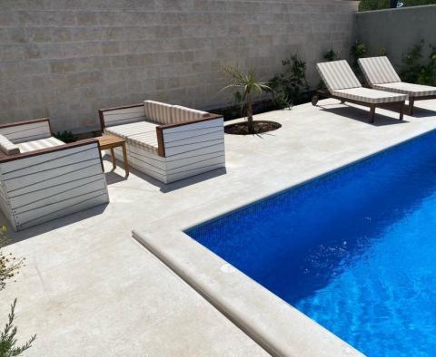 Villa jumelée à Bol sur l'île de Brac à seulement 300 mètres de la mer avec piscine - pic 19