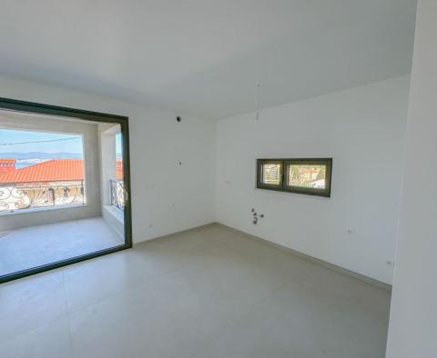New stunning apartment of 64m2 in a new building, 200 meters from the beach and the center of Opatija with a garage! - pic 9