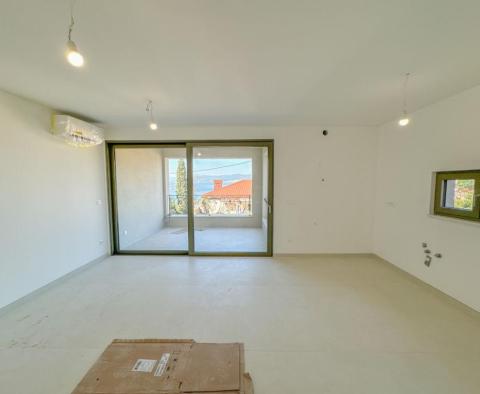 Новая потрясающая квартира 64м2 в новостройке в 200 метрах от пляжа и центра Опатии с гаражом! - фото 13