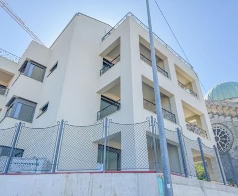 Новая потрясающая квартира 64м2 в новостройке в 200 метрах от пляжа и центра Опатии с гаражом! - фото 18