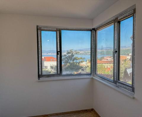 Highest quality apartment of 67m2 in a new building in the center of Opatija with garage, sea view, 200 meters from the beach - pic 2