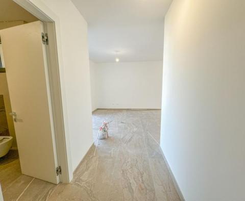Highest quality apartment of 67m2 in a new building in the center of Opatija with garage, sea view, 200 meters from the beach - pic 9