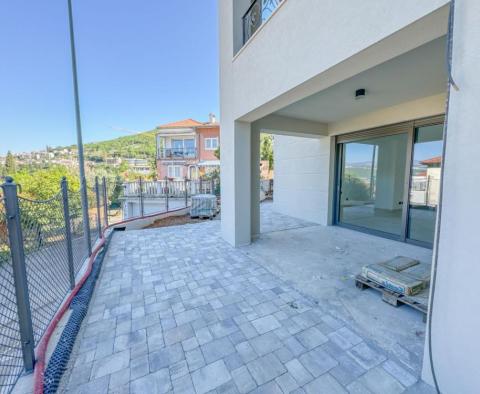 Apartment with a garden in a new building in the center of Opatija with a garage, sea view - pic 11
