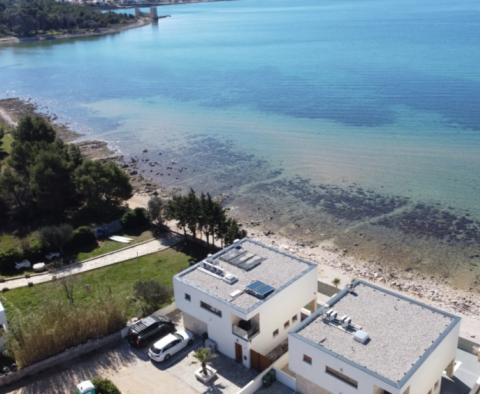 Villa moderne au premier rang de la mer près de Zadar - nouvelle beauté contemporaine ! - pic 2
