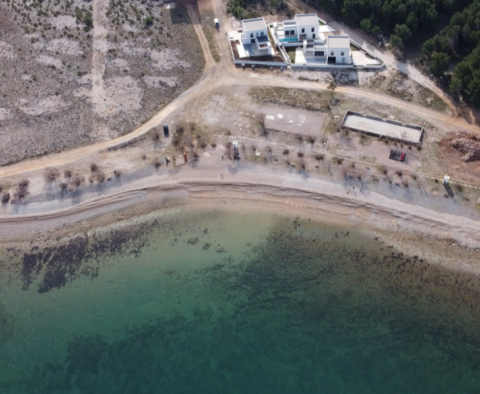 Deux villas similaires au premier rang de la mer dans la région de Zadar - pic 29