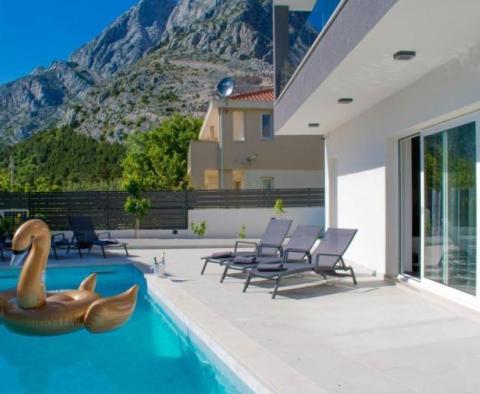 Neugebaute Villa mit Pool über dem romantischen Baska Voda - foto 2