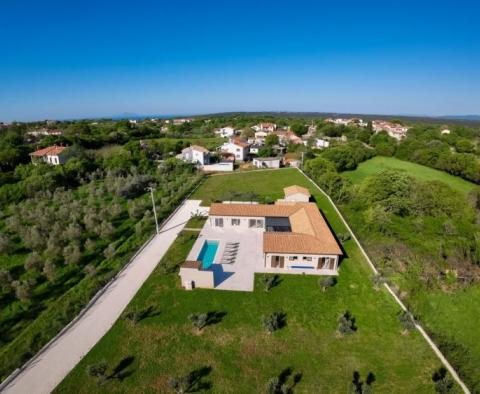 Schöne moderne Villa in Valtura-Liznjan mit einem halben Hektar Land - foto 3