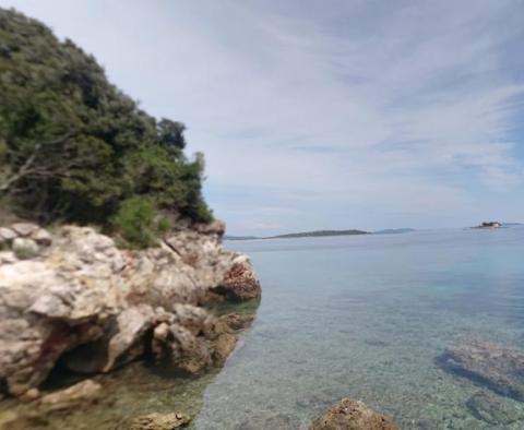 Größerer Teil einer grünen Insel im wunderschönen Kornati-Archipel - foto 2