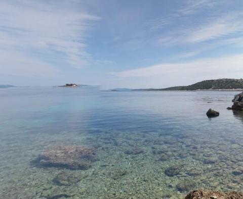 Größerer Teil einer grünen Insel im wunderschönen Kornati-Archipel - foto 3