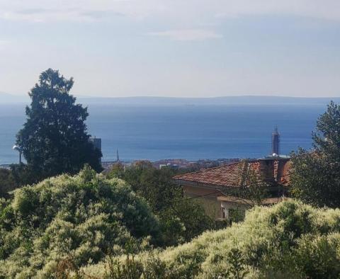 Urbanizovaný pozemek v Kozale, Rijeka, s fantastickým výhledem na otevřené moře 