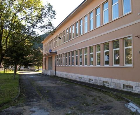 Solid commercial building in Raša, between Pula and Labin - pic 7