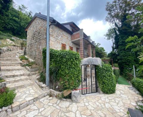 Hiteles kőház sok lehetőséggel Crikvenica környékén 