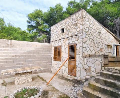 House in an attractive location 70 m from the sea and beach, sea view on Vis island - pic 2