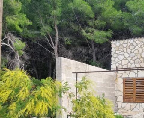 House in an attractive location 70 m from the sea and beach, sea view on Vis island 
