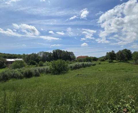 Cheap urban land just 6 km from Rovinj - pic 2