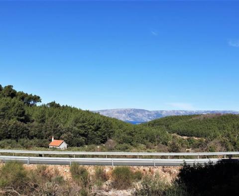 Agricultural land plot 24.000 sqm with a 60 sqm stone object in Jelsa area on Hvar island - pic 8
