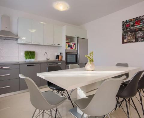 Propriété solide à Liznjan, avec 3 appartements spacieux et jardin ! - pic 9