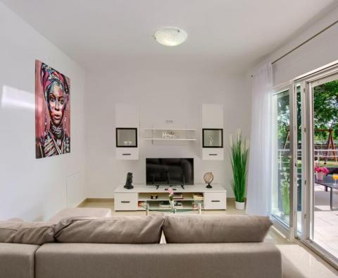 Propriété solide à Liznjan, avec 3 appartements spacieux et jardin ! - pic 25