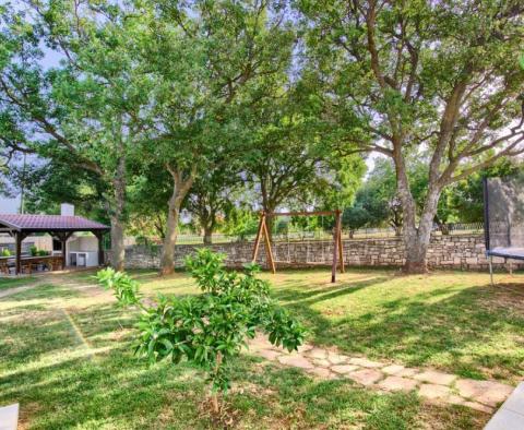 Propriété solide à Liznjan, avec 3 appartements spacieux et jardin ! - pic 42