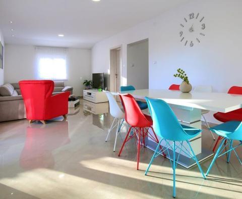 Propriété solide à Liznjan, avec 3 appartements spacieux et jardin ! - pic 49