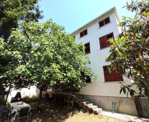 Apartmánový dům 300 m od moře ve Fažaně s několika apartmány a pokoji - pic 2