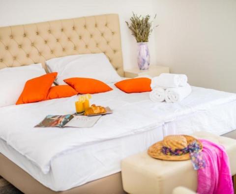 Pěkný nově zrekonstruovaný hotel na prodej v oblasti Poreč - pic 11