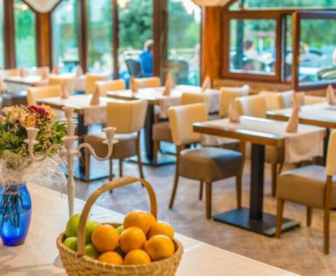 Pěkný nově zrekonstruovaný hotel na prodej v oblasti Poreč - pic 15