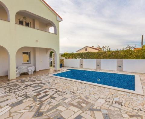 Villa mit Swimmingpool und Meerblick in Malinska auf Krk - foto 2
