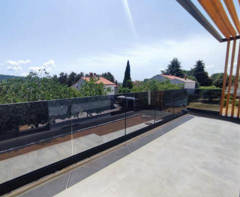 Moderne Villa mit Swimmingpool ca. 5 km vom Meer entfernt in der Gegend von Labin - foto 3
