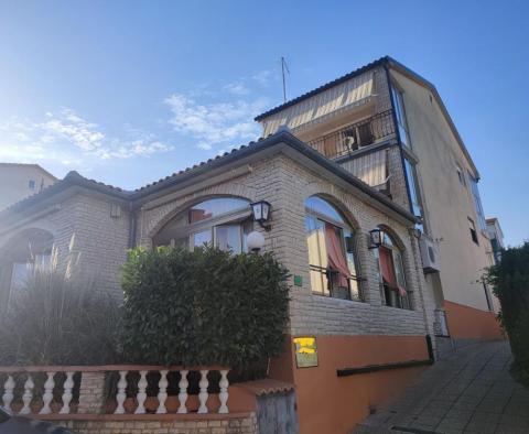 Spacious house of 673 m2 with sea view in Nova Veruda, Pula, just 200 meters from the sea - pic 2