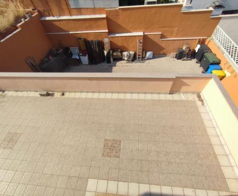 Spacious house of 673 m2 with sea view in Nova Veruda, Pula, just 200 meters from the sea - pic 8
