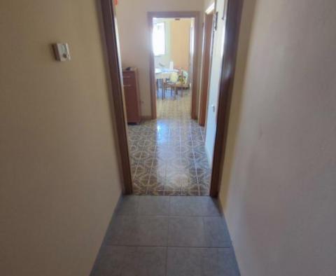 Spacious house of 673 m2 with sea view in Nova Veruda, Pula, just 200 meters from the sea - pic 16