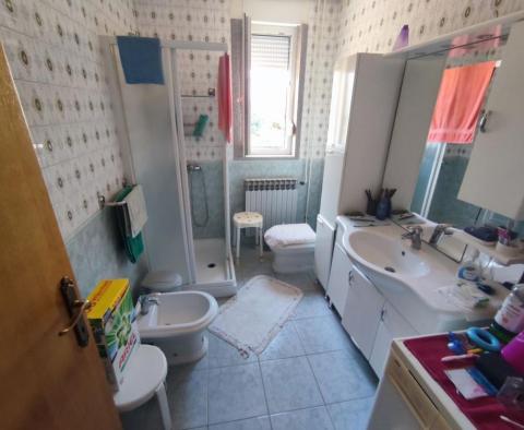 Spacious house of 673 m2 with sea view in Nova Veruda, Pula, just 200 meters from the sea - pic 17