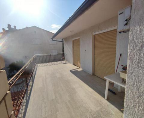 Spacious house of 673 m2 with sea view in Nova Veruda, Pula, just 200 meters from the sea - pic 32