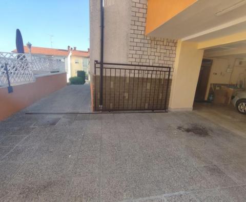 Spacious house of 673 m2 with sea view in Nova Veruda, Pula, just 200 meters from the sea - pic 44