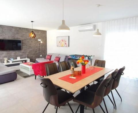 Villa mit modernem Konzept in Šišan, Region Liznjan - foto 8