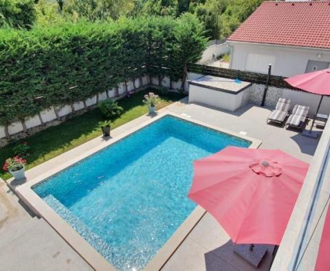 Villa mit modernem Konzept in Šišan, Region Liznjan - foto 31