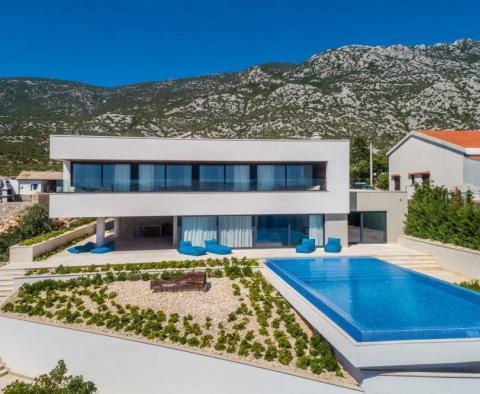 Fantastique villa en bord de mer d'architecture moderne sur la Riviera de Karlobag avec piscines intérieure et extérieure ! - pic 11