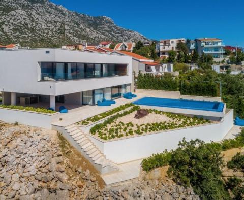 Fantastique villa en bord de mer d'architecture moderne sur la Riviera de Karlobag avec piscines intérieure et extérieure ! - pic 15