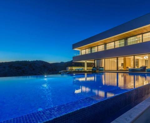 Fantastique villa en bord de mer d'architecture moderne sur la Riviera de Karlobag avec piscines intérieure et extérieure ! - pic 24