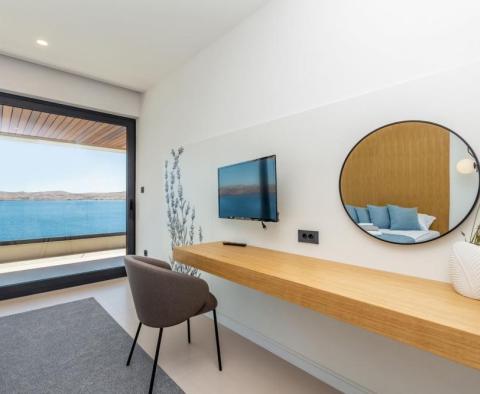 Fantastique villa en bord de mer d'architecture moderne sur la Riviera de Karlobag avec piscines intérieure et extérieure ! - pic 59