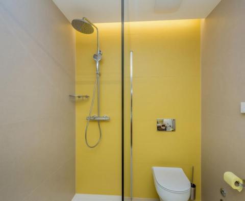 Fantastique villa en bord de mer d'architecture moderne sur la Riviera de Karlobag avec piscines intérieure et extérieure ! - pic 85