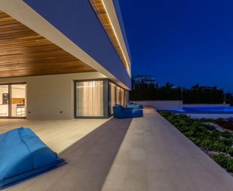 Fantastique villa en bord de mer d'architecture moderne sur la Riviera de Karlobag avec piscines intérieure et extérieure ! - pic 89