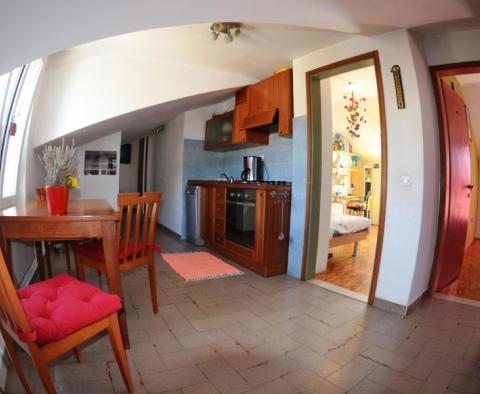 Appartement à vendre dans la ville de Hvar avec vue sur la mer - pic 9