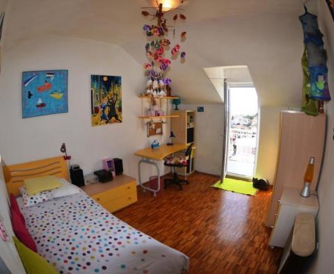 Appartement à vendre dans la ville de Hvar avec vue sur la mer - pic 12